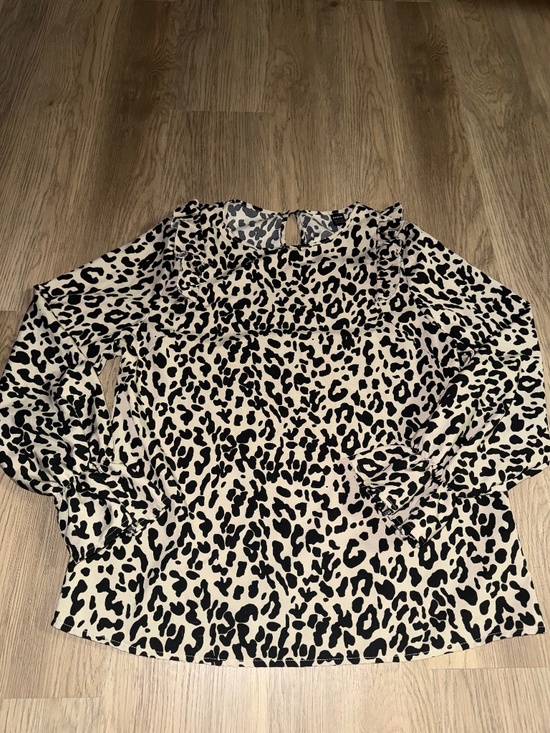 SHEIN Tops - Leopard Print Blouse | Ruffle Detail | Chic Neutral Animal‎ Print